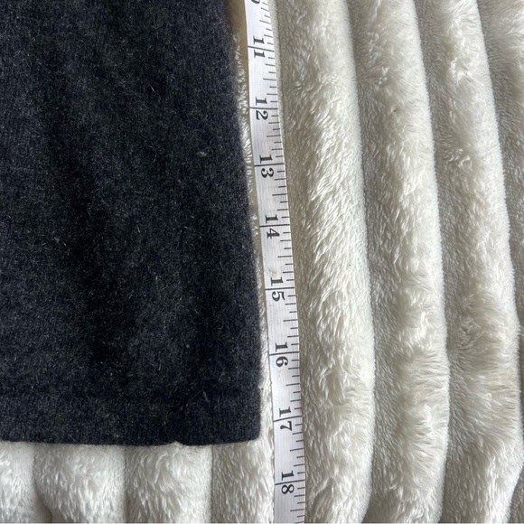 Lord & Taylor Cashmere Grey Turtleneck Sweater Womens XS - Picture 8 of 10